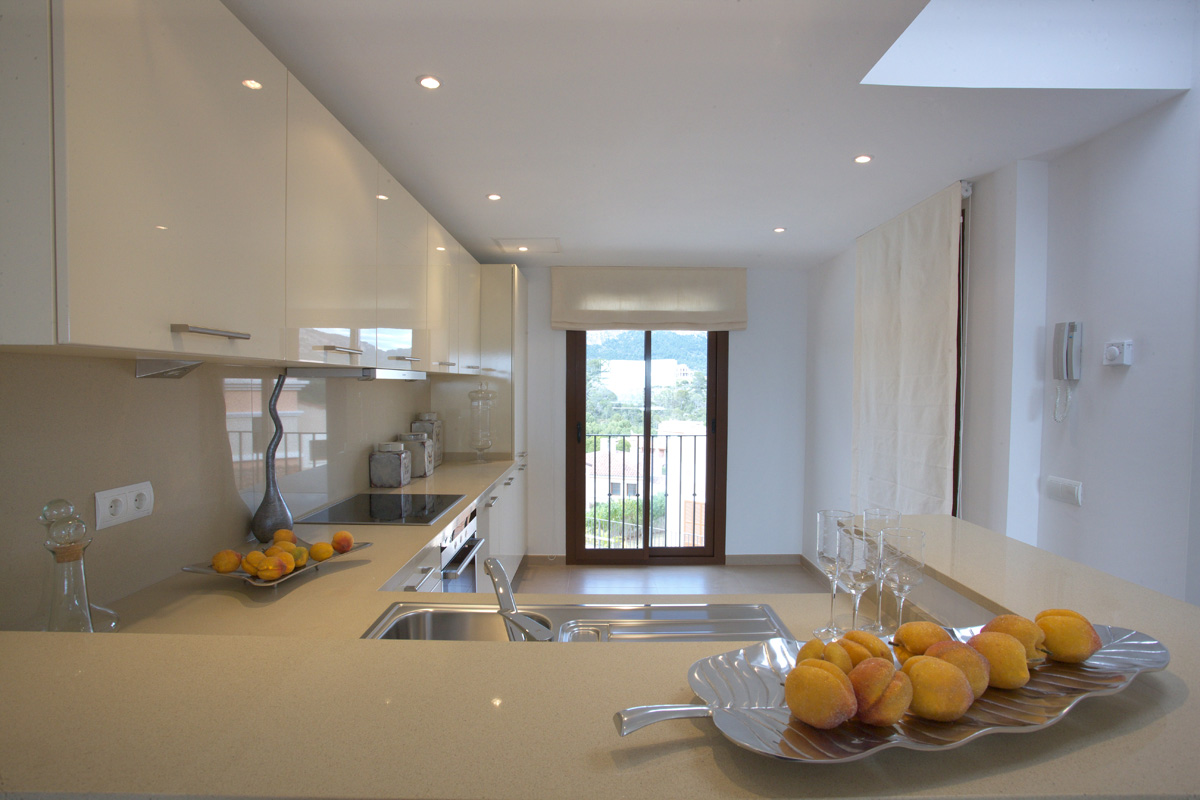 The new phase of Los Robles de Los Arqueros maintains the look of a Mediterranean village. Located in eight apartments blocks, all just three storeys high and crowned with spectacular penthouses that have a magnificent terrace and pergola. The new phase of Los Robles de Los Arqueros maintains the look of a Mediterranean village. Located in eight apartments blocks, all just three storeys high and crowned with spectacular penthouses that have a magnificent terrace and pergola.